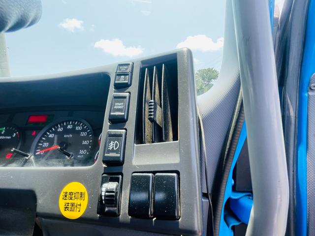 フォワード アームロール新明和ツインホイスト　２ＲＧ－ＦＴＲ９０Ｕ２最大積載量７，８００ｋｇ　原動機の型式	４ＨＫ１車両重量	４，９６０ｋｇ	車両総重量	１２，９２５ｋｇ（24枚目）