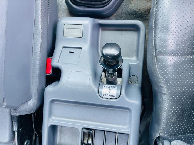 フォワード アームロール新明和ツインホイスト　２ＲＧ－ＦＴＲ９０Ｕ２最大積載量７，８００ｋｇ　原動機の型式	４ＨＫ１車両重量	４，９６０ｋｇ	車両総重量	１２，９２５ｋｇ（30枚目）