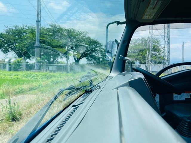 フォワード アームロール新明和ツインホイスト　２ＲＧ－ＦＴＲ９０Ｕ２最大積載量７，８００ｋｇ　原動機の型式	４ＨＫ１車両重量	４，９６０ｋｇ	車両総重量	１２，９２５ｋｇ（36枚目）
