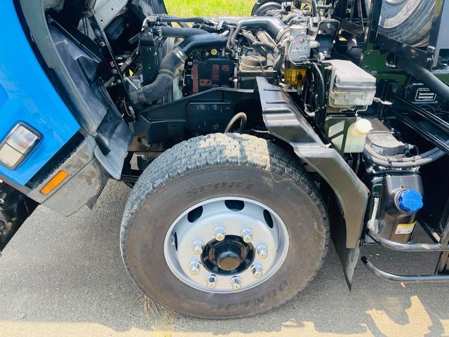 フォワード アームロール新明和ツインホイスト　２ＲＧ－ＦＴＲ９０Ｕ２最大積載量７，８００ｋｇ　原動機の型式	４ＨＫ１車両重量	４，９６０ｋｇ	車両総重量	１２，９２５ｋｇ（37枚目）
