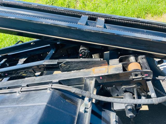 エルフトラック 積載車２９５０ＫＧラジコンウインチ長さ５６８幅２０８Ｂカメラ　型式２ＲＧ－ＮＰＲ８８ＡＮ年式２０２３年Ｒ５年７．２万ｋｍミッションフロアＡＴ車体寸法全長７，６００ｍｍ　×　全幅　２，１８０ｍｍ　×　全高　２，２３０ｍｍ原動機の型式４ＪＺ１最大積載量２，９５０ｋｇ（46枚目）