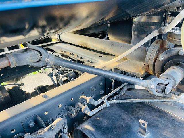 キャンター バキュームカー　積載３７００・電動リール　ＶＢＲ４３７　型式ＴＰＧ－ＦＥＢ９０最大積載量３，７００ｋｇ車両重量４，０４０ｋｇ	車両総重量７，９０５ｋｇ車体寸法全長　５，６３０ｍｍ　×　全幅　２，０６０ｍｍ　×　全高　２，３４０ｍｍ原動機の型式	４Ｐ１０（46枚目）