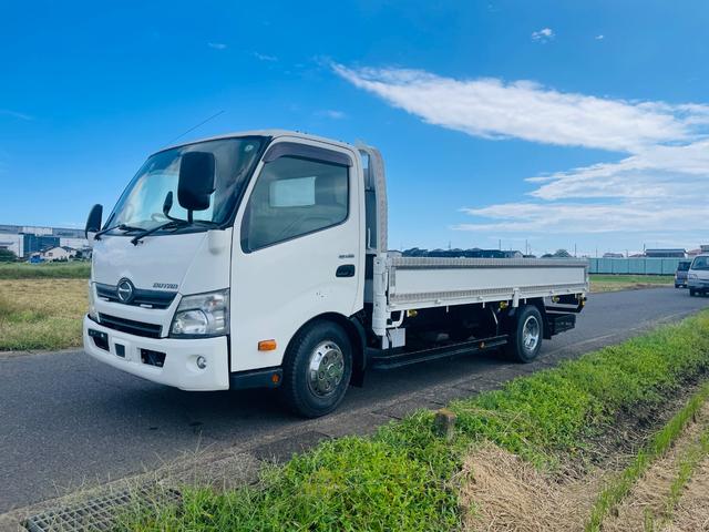 デュトロ ヒラボディ長さ４３５幅２０５ワイド　ロング　年式２０１８年（Ｈ３０）型式ＴＤＧ－ＸＺＵ７１２Ｍ最大積載量３，５００ｋｇ車両重量３，４６０ｋｇ車両総重７，１２５ｋｇ車体寸法全長６，２００ｍｍ　×　全幅　２，１８０ｍｍ　×　全高　２，２６０ｍｍ（3枚目）