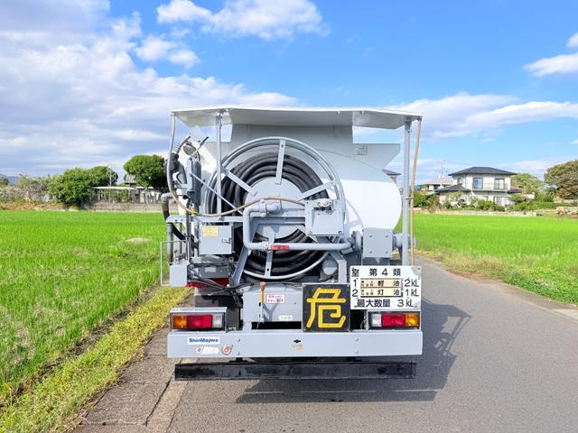 キャンター タンクローリー　３ＫＬ（3枚目）