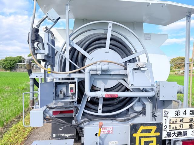 キャンター タンクローリー　３ＫＬ（9枚目）