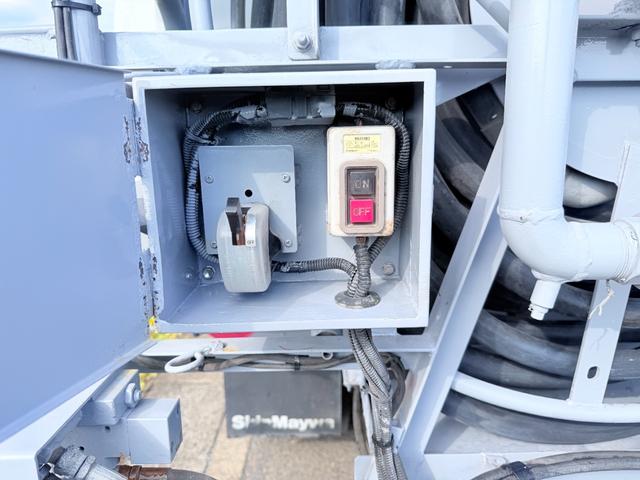 キャンター タンクローリー　３ＫＬ（10枚目）