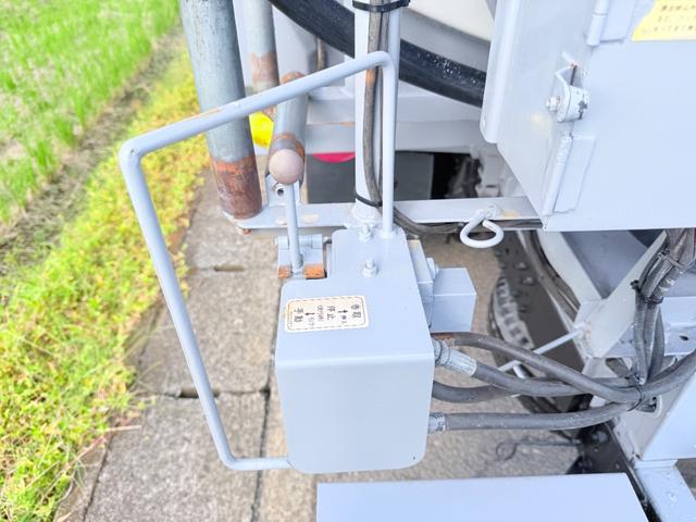 キャンター タンクローリー　３ＫＬ（13枚目）