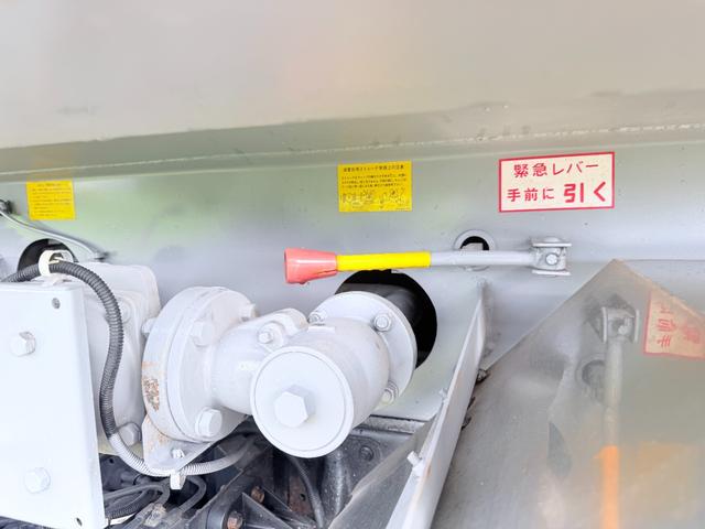 キャンター タンクローリー　３ＫＬ（35枚目）
