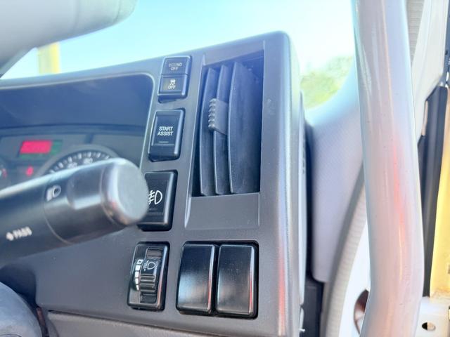 フォワード 深ダンプ　年式２０１８年（Ｈ３０）型式２ＲＧ－ＦＲＲ９０Ｓ２最大積載量３，２００ｋｇ車両重量４，６３０ｋｇ車両総重量７，９９５ｋｇ車体寸法全長　５，５００ｍｍ×全幅２，２８０ｍｍ　×全高２，５９０ｍｍ（20枚目）