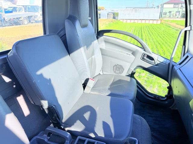 フォワード 深ダンプ　年式２０１８年（Ｈ３０）型式２ＲＧ－ＦＲＲ９０Ｓ２最大積載量３，２００ｋｇ車両重量４，６３０ｋｇ車両総重量７，９９５ｋｇ車体寸法全長　５，５００ｍｍ×全幅２，２８０ｍｍ　×全高２，５９０ｍｍ（26枚目）