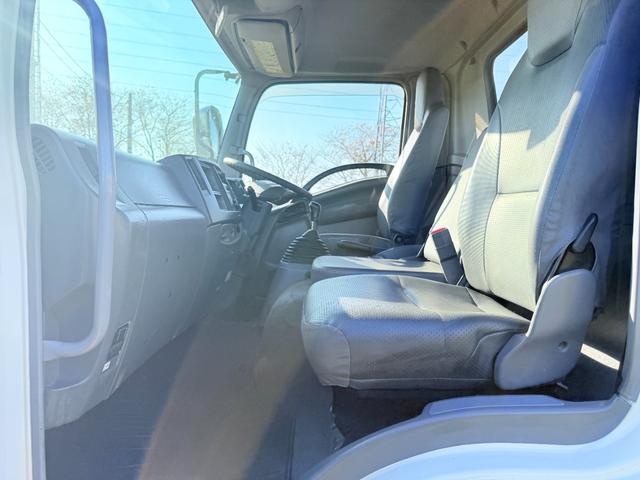 フォワード 深ダンプ　年式２０１８年（Ｈ３０）型式２ＲＧ－ＦＲＲ９０Ｓ２最大積載量３，２００ｋｇ車両重量４，６３０ｋｇ車両総重量７，９９５ｋｇ車体寸法全長　５，５００ｍｍ×全幅２，２８０ｍｍ　×全高２，５９０ｍｍ（28枚目）