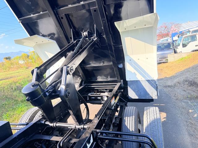 フォワード 深ダンプ　年式２０１８年（Ｈ３０）型式２ＲＧ－ＦＲＲ９０Ｓ２最大積載量３，２００ｋｇ車両重量４，６３０ｋｇ車両総重量７，９９５ｋｇ車体寸法全長　５，５００ｍｍ×全幅２，２８０ｍｍ　×全高２，５９０ｍｍ（35枚目）