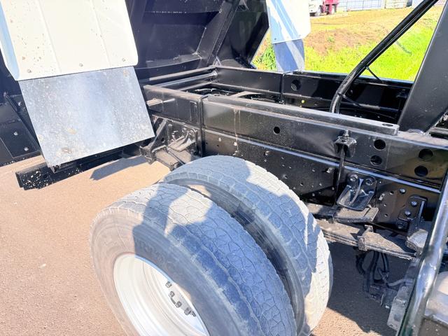 フォワード 深ダンプ　年式２０１８年（Ｈ３０）型式２ＲＧ－ＦＲＲ９０Ｓ２最大積載量３，２００ｋｇ車両重量４，６３０ｋｇ車両総重量７，９９５ｋｇ車体寸法全長　５，５００ｍｍ×全幅２，２８０ｍｍ　×全高２，５９０ｍｍ（38枚目）