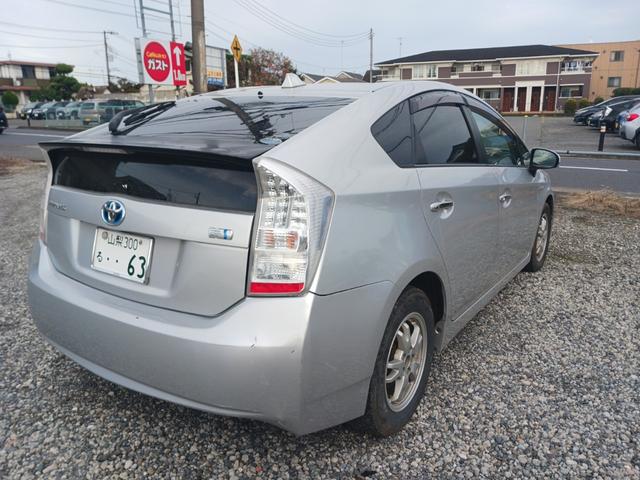 プリウス Ｓ　車検２年付（9枚目）