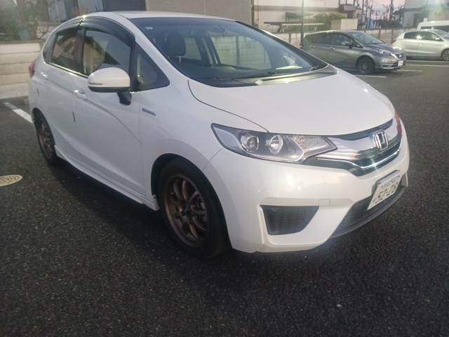 フィットハイブリッド Ｌパッケージ　ローダウン　社外アルミホイール　ナビ　バックカメラ　ＥＴＣ（2枚目）