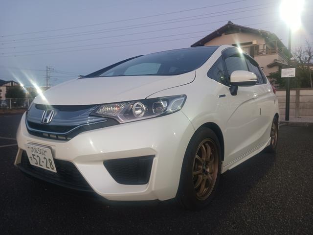 フィットハイブリッド Ｌパッケージ　ローダウン　社外アルミホイール　ナビ　バックカメラ　ＥＴＣ（5枚目）