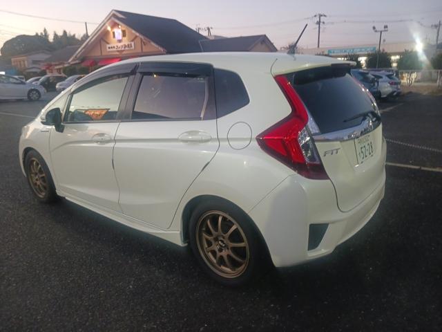 フィットハイブリッド Ｌパッケージ　ローダウン　社外アルミホイール　ナビ　バックカメラ　ＥＴＣ（12枚目）