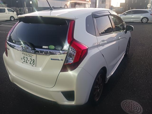 フィットハイブリッド Ｌパッケージ　ローダウン　社外アルミホイール　ナビ　バックカメラ　ＥＴＣ（14枚目）