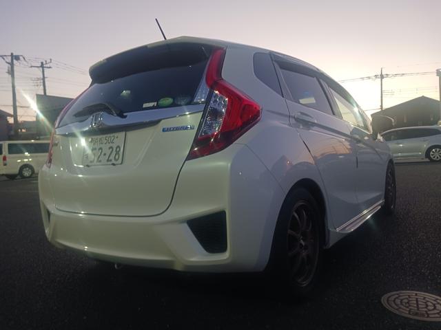 フィットハイブリッド Ｌパッケージ　ローダウン　社外アルミホイール　ナビ　バックカメラ　ＥＴＣ（15枚目）