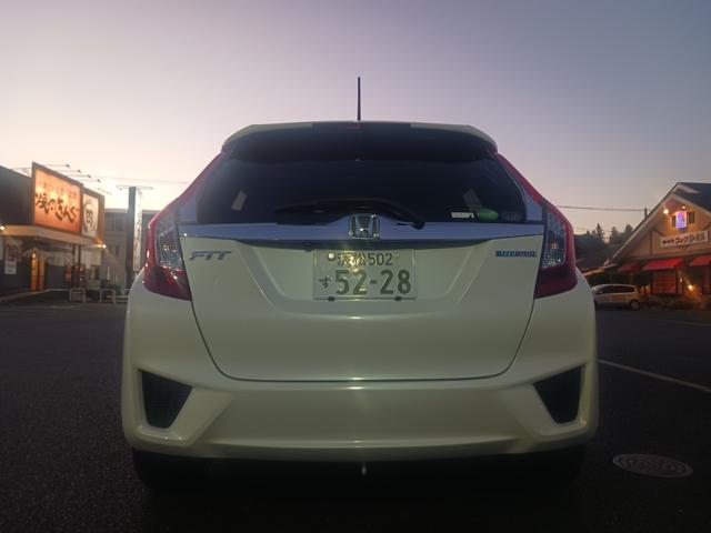 フィットハイブリッド Ｌパッケージ　ローダウン　社外アルミホイール　ナビ　バックカメラ　ＥＴＣ（17枚目）