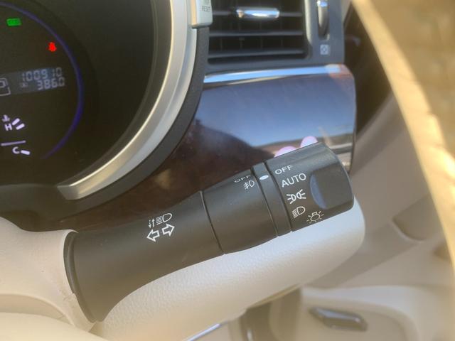 エルグランド ２５０ＸＧ　両側パワスラ　バックモニター　ダブルエアコン　盗難防止システム　ＥＴＣ　３列シート　キーフリー　助手席エアバッグ　横滑り防止装置　電動格納ミラー　オートバックドア　後席ＴＶ　Ｂｌｕｅｔｏｏｔｈ（26枚目）