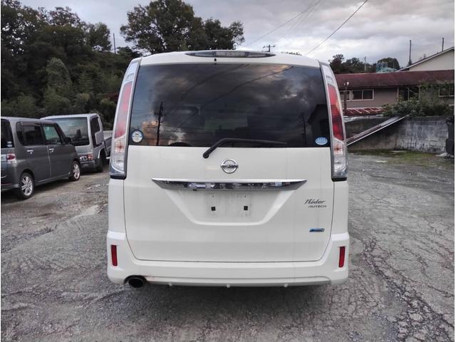 セレナ ライダー　パノラミックルーフ　４ＷＤ　フルフラット　オートクルーズコントロール　　インテリジェントキー　バックモニター　ＥＴＣ　３列シート　ウォークスルー　寒冷地仕様　電動格納ミラー　ダブルエアコン（5枚目）