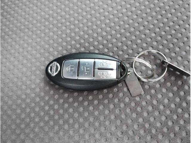 セレナ ライダー　パノラミックルーフ　４ＷＤ　フルフラット　オートクルーズコントロール　　インテリジェントキー　バックモニター　ＥＴＣ　３列シート　ウォークスルー　寒冷地仕様　電動格納ミラー　ダブルエアコン（21枚目）