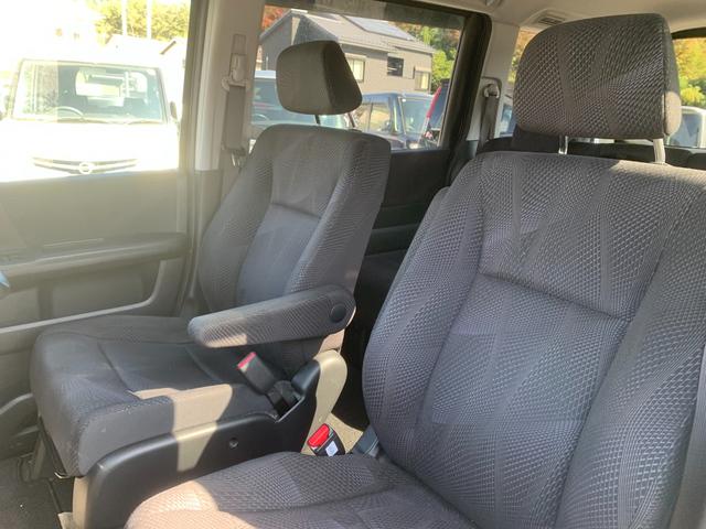 ステップワゴンスパーダ Z BTオーディオ 横滑防止 イモビ スマキー フルフラットシート キーフリー パワーウィンド ETC付 運転席助手席エアバック エアバック 衝突安全ボディ AUTOライト ABS Wエアコン PS(19枚目)