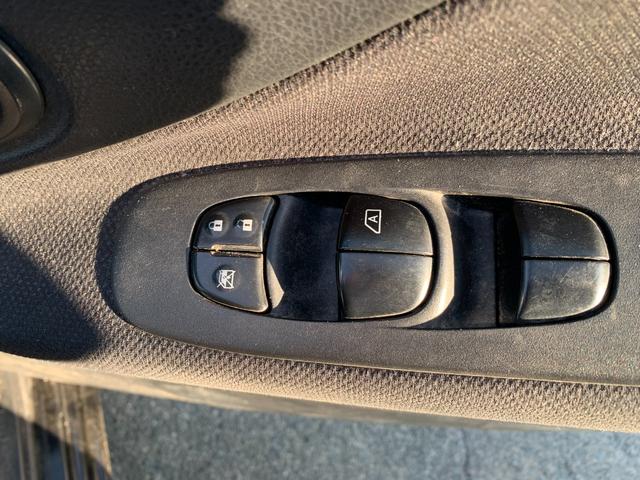 セレナ ハイウェイスター　Ｓ－ハイブリッド　リアモニター　スマートエントリー　Ｗエアコン　衝突安全ボディ　寒冷地仕様　ＢＴ　３列シート　フルフラットシート　オートクルーズ　セキュリティ　ウォークスルー　ＡＢＳ　キーレス　パワーウィンドウ（13枚目）