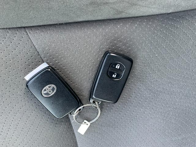 プリウス S アイドリングストップ搭載 インテリキー デュアルエアバック エアB イモビライザー AUTOエアコン 横スベリ防止 衝突安全ボディ ABS サイドエアバッグ パワーウィンドウ ETTC(30枚目)