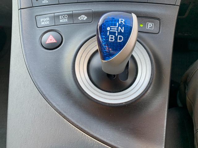 プリウス S アイドリングストップ搭載 インテリキー デュアルエアバック エアB イモビライザー AUTOエアコン 横スベリ防止 衝突安全ボディ ABS サイドエアバッグ パワーウィンドウ ETC(22枚目)