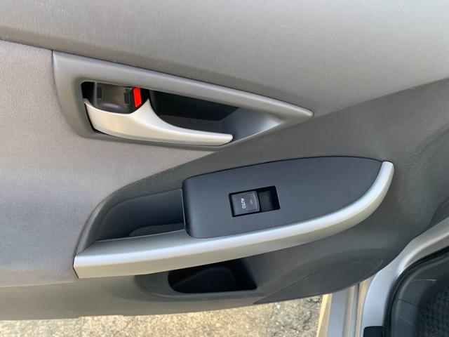 プリウス S アイドリングストップ搭載 インテリキー デュアルエアバック エアB イモビライザー AUTOエアコン 横スベリ防止 衝突安全ボディ ABS サイドエアバッグ パワーウィンドウ ETC(36枚目)