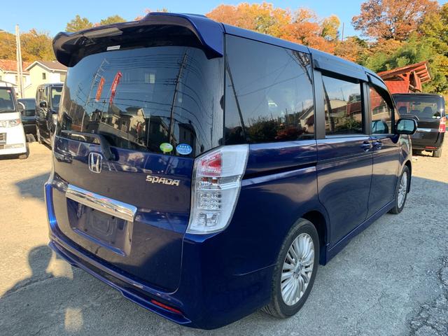 ステップワゴンスパーダ Ｚ　フリップダウンモニター　両側パワスラ横滑防止　イモビ　スマキー　フルフラットシート　バックモニタ－　キーフリー　パワーウィンド　ＥＴＣ付　運転席助手席エアバック　衝突安全ボディ　Ｗエアコン　ＰＳ（3枚目）