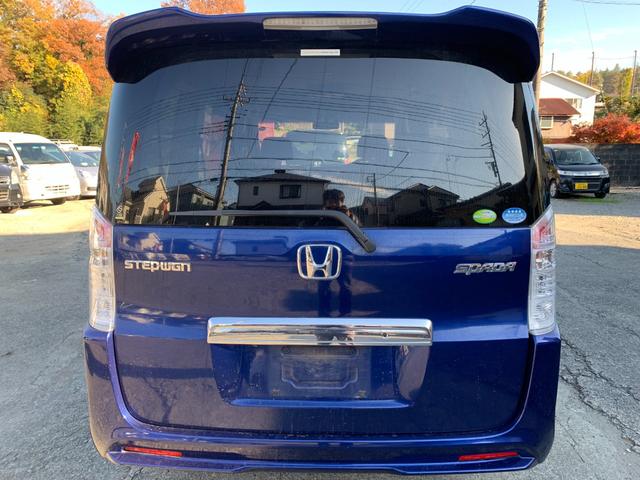 ステップワゴンスパーダ Ｚ　フリップダウンモニター　両側パワスラ横滑防止　イモビ　スマキー　フルフラットシート　バックモニタ－　キーフリー　パワーウィンド　ＥＴＣ付　運転席助手席エアバック　衝突安全ボディ　Ｗエアコン　ＰＳ（4枚目）