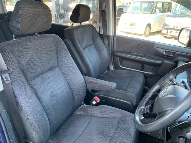 ステップワゴンスパーダ Ｚ　フリップダウンモニター　両側パワスラ横滑防止　イモビ　スマキー　フルフラットシート　バックモニタ－　キーフリー　パワーウィンド　ＥＴＣ付　運転席助手席エアバック　衝突安全ボディ　Ｗエアコン　ＰＳ（13枚目）