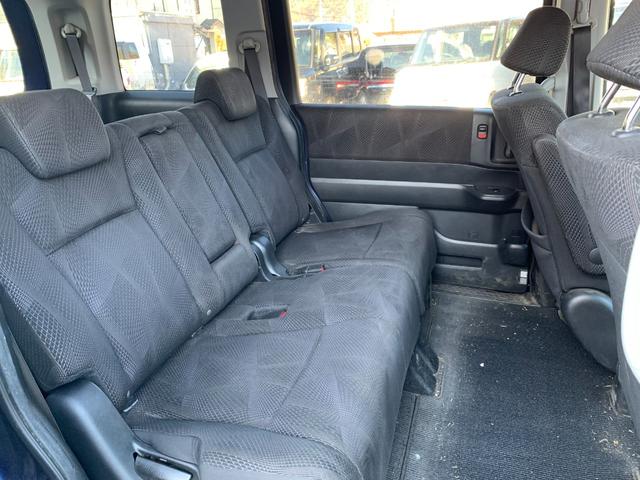 ステップワゴンスパーダ Ｚ　フリップダウンモニター　両側パワスラ横滑防止　イモビ　スマキー　フルフラットシート　バックモニタ－　キーフリー　パワーウィンド　ＥＴＣ付　運転席助手席エアバック　衝突安全ボディ　Ｗエアコン　ＰＳ（14枚目）