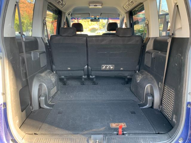 ステップワゴンスパーダ Ｚ　フリップダウンモニター　両側パワスラ横滑防止　イモビ　スマキー　フルフラットシート　バックモニタ－　キーフリー　パワーウィンド　ＥＴＣ付　運転席助手席エアバック　衝突安全ボディ　Ｗエアコン　ＰＳ（16枚目）