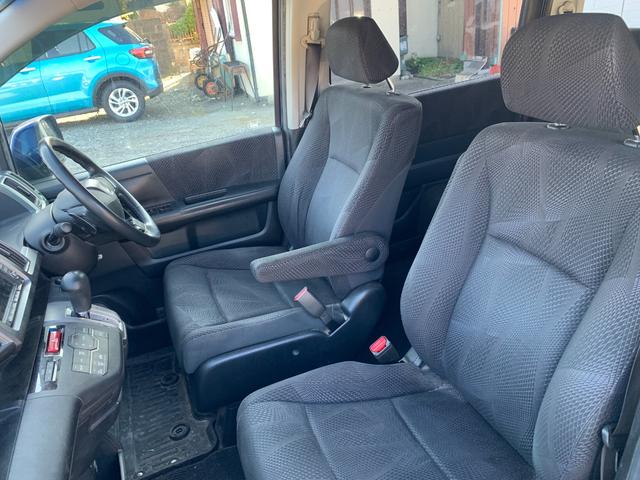 ステップワゴンスパーダ Ｚ　フリップダウンモニター　両側パワスラ横滑防止　イモビ　スマキー　フルフラットシート　バックモニタ－　キーフリー　パワーウィンド　ＥＴＣ付　運転席助手席エアバック　衝突安全ボディ　Ｗエアコン　ＰＳ（19枚目）