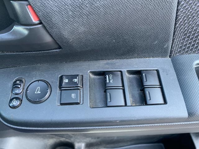 ステップワゴンスパーダ Ｚ　フリップダウンモニター　両側パワスラ横滑防止　イモビ　スマキー　フルフラットシート　バックモニタ－　キーフリー　パワーウィンド　ＥＴＣ付　運転席助手席エアバック　衝突安全ボディ　Ｗエアコン　ＰＳ（21枚目）