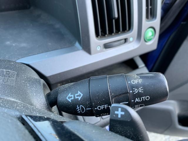 ステップワゴンスパーダ Ｚ　フリップダウンモニター　両側パワスラ横滑防止　イモビ　スマキー　フルフラットシート　バックモニタ－　キーフリー　パワーウィンド　ＥＴＣ付　運転席助手席エアバック　衝突安全ボディ　Ｗエアコン　ＰＳ（22枚目）