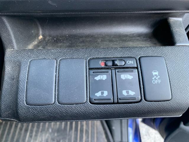 ステップワゴンスパーダ Ｚ　フリップダウンモニター　両側パワスラ横滑防止　イモビ　スマキー　フルフラットシート　バックモニタ－　キーフリー　パワーウィンド　ＥＴＣ付　運転席助手席エアバック　衝突安全ボディ　Ｗエアコン　ＰＳ（24枚目）