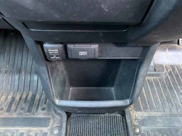 ステップワゴンスパーダ Ｚ　フリップダウンモニター　両側パワスラ横滑防止　イモビ　スマキー　フルフラットシート　バックモニタ－　キーフリー　パワーウィンド　ＥＴＣ付　運転席助手席エアバック　衝突安全ボディ　Ｗエアコン　ＰＳ（27枚目）