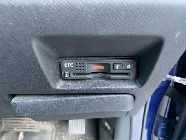 ステップワゴンスパーダ Ｚ　フリップダウンモニター　両側パワスラ横滑防止　イモビ　スマキー　フルフラットシート　バックモニタ－　キーフリー　パワーウィンド　ＥＴＣ付　運転席助手席エアバック　衝突安全ボディ　Ｗエアコン　ＰＳ（34枚目）