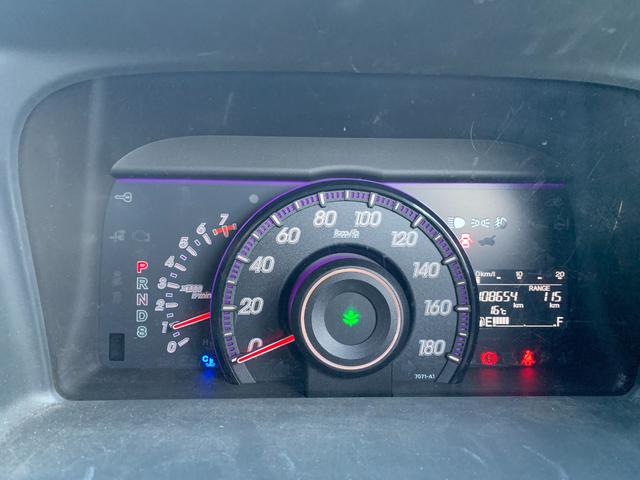 ステップワゴンスパーダ Ｚ　フリップダウンモニター　両側パワスラ横滑防止　イモビ　スマキー　フルフラットシート　バックモニタ－　キーフリー　パワーウィンド　ＥＴＣ付　運転席助手席エアバック　衝突安全ボディ　Ｗエアコン　ＰＳ（35枚目）