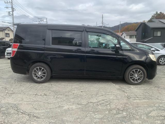 ステップワゴン Ｌ　リアエアコン　ＷＳＲＳ　パワーウインドウ　スマ－トキ－　キーレス　３列　衝突安全ボディ　フルフラットシート　盗難防止システム　パワーステアリング　バックモニ　ウォークスルー　運転席エアバック（2枚目）