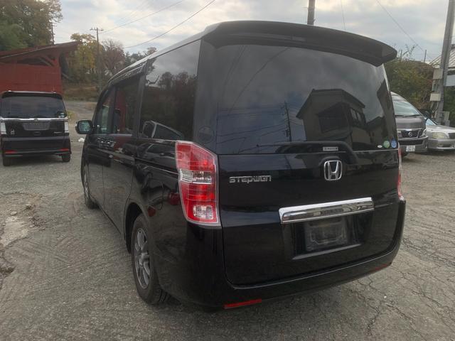 ステップワゴン Ｌ　リアエアコン　ＷＳＲＳ　パワーウインドウ　スマ－トキ－　キーレス　３列　衝突安全ボディ　フルフラットシート　盗難防止システム　パワーステアリング　バックモニ　ウォークスルー　運転席エアバック（5枚目）