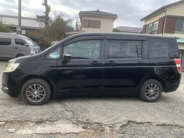 ステップワゴン Ｌ　リアエアコン　ＷＳＲＳ　パワーウインドウ　スマ－トキ－　キーレス　３列　衝突安全ボディ　フルフラットシート　盗難防止システム　パワーステアリング　バックモニ　ウォークスルー　運転席エアバック（6枚目）