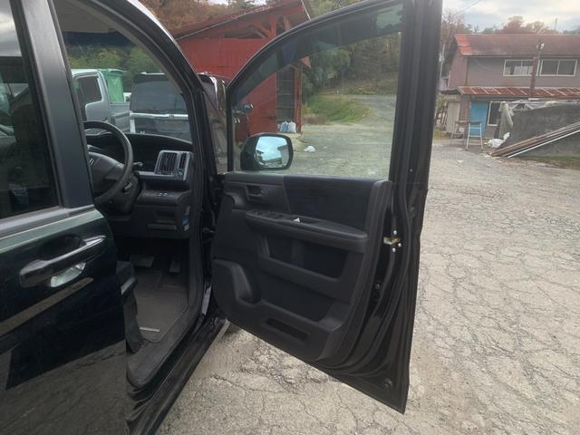 ステップワゴン Ｌ　リアエアコン　ＷＳＲＳ　パワーウインドウ　スマ－トキ－　キーレス　３列　衝突安全ボディ　フルフラットシート　盗難防止システム　パワーステアリング　バックモニ　ウォークスルー　運転席エアバック（13枚目）