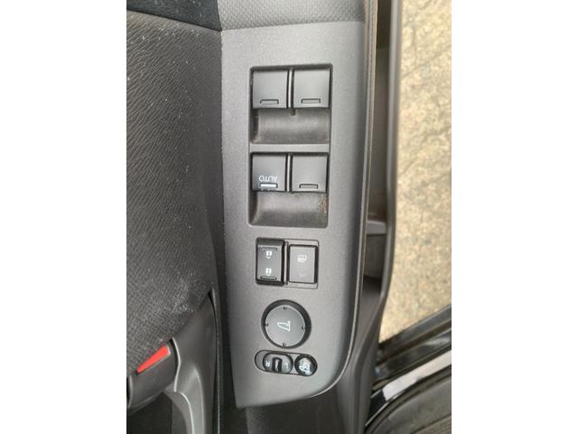 ステップワゴン Ｌ　リアエアコン　ＷＳＲＳ　パワーウインドウ　スマ－トキ－　キーレス　３列　衝突安全ボディ　フルフラットシート　盗難防止システム　パワーステアリング　バックモニ　ウォークスルー　運転席エアバック（16枚目）