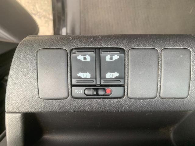 ステップワゴン Ｌ　リアエアコン　ＷＳＲＳ　パワーウインドウ　スマ－トキ－　キーレス　３列　衝突安全ボディ　フルフラットシート　盗難防止システム　パワーステアリング　バックモニ　ウォークスルー　運転席エアバック（18枚目）